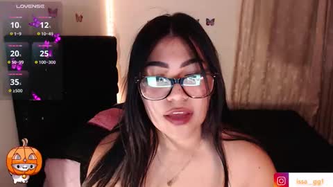 Snapshot of issa_gg chatting on October 11, 12:59 am isabella p online show from October 11, 12:59 am