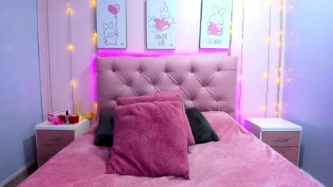 Issa  online show from February 5, 3:21 am