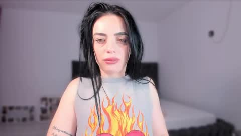 Issy online show from April 4, 7:21 pm