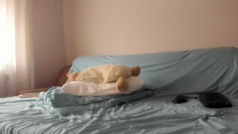 Issabelle online show from March 19, 9:04 am