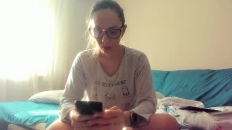 Issabelle online show from March 9, 6:51 am