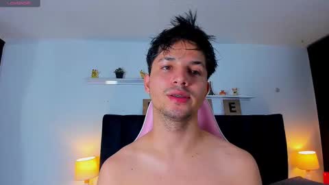 Snapshot of issac_james chatting on September 17, 3:54 am Issac online show from September 17, 3:54 am