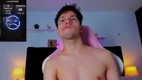 Snapshot of issac_james chatting on September 13, 8:39 am Issac online show from September 13, 8:39 am