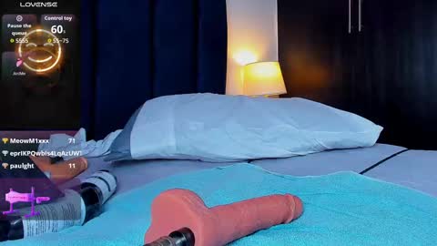 Snapshot of issac_james chatting on September 12, 6:48 am Issac online show from September 12, 6:48 am