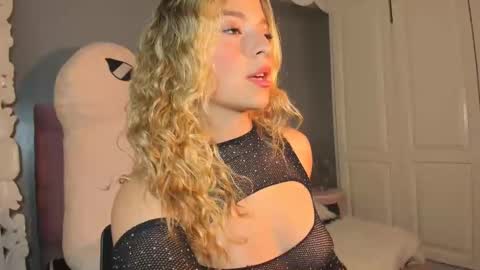 issadorajames online show from October 23, 7:37 pm