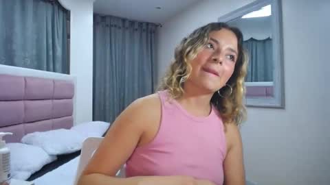 Snapshot of issadorajames chatting on December 26, 9:37 pm issadorajames online show from December 26, 9:37 pm