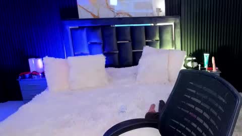 Issafoxx online show from November 16, 2:08 pm