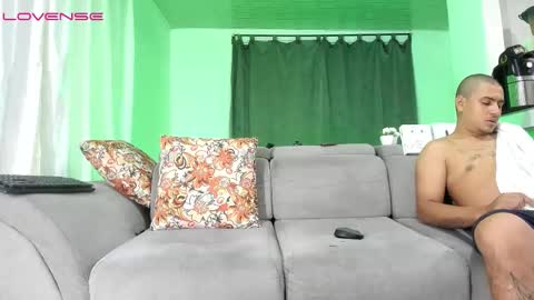 Snapshot of issalovexxx chatting on October 16, 12:54 am Isabella online show from October 16, 12:54 am