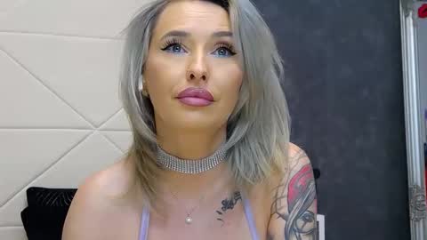 IssaSmyth online show from March 14, 5:39 pm