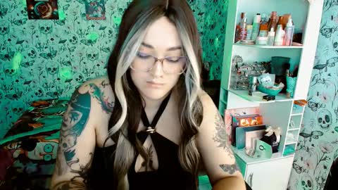 Yiz online show from November 29, 1:24 am