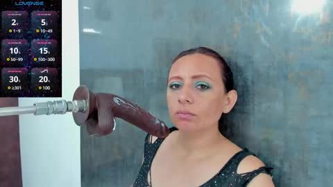 Snapshot of issys_milf chatting on March 6, 11:47 am ISSYS online show from March 6, 11:47 am