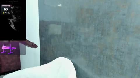 Snapshot of issys_milf chatting on March 7, 6:00 pm ISSYS online show from March 7, 6:00 pm