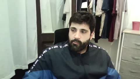 italianboybcn online show from October 31, 9:37 pm