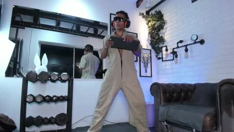 Snapshot of italomoore chatting on October 9, 12:21 pm Italo Moore online show from October 9, 12:21 pm