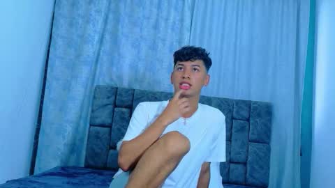 ithan_kingtwin online show from April 14, 8:01 pm