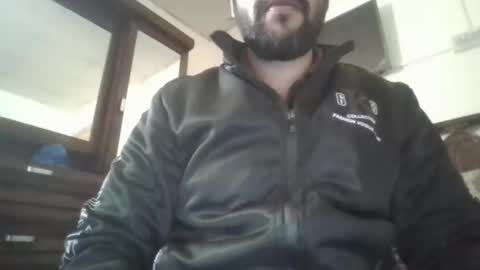 Snapshot of its_me_2323 chatting on February 14, 4:15 am its_me_2323 online show from February 14, 4:15 am