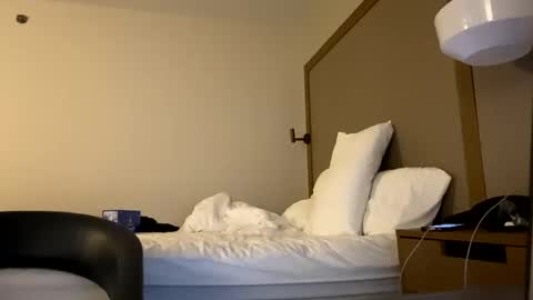 Snapshot of itsavibeouthere chatting on December 17, 12:23 am itsavibeouthere online show from December 17, 12:23 am