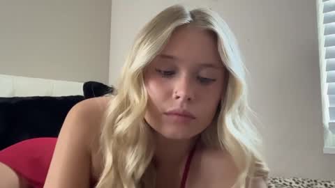 Snapshot of itsmadisynmae chatting on September 10, 3:57 pm OF madisynmaee online show from September 10, 3:57 pm