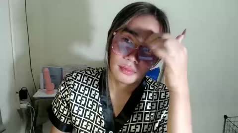 itsurgil_kloeh online show from December 18, 8:26 pm