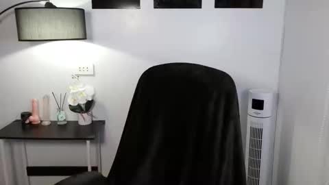 jay jay online show from April 4, 2:46 pm