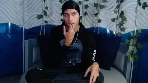 itszairen online show from March 16, 5:44 am