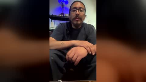 Frederect Cumms online show from April 4, 10:39 pm