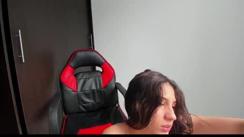 Snapshot of ivanna_essis chatting on December 13, 9:30 pm ivanna_essis online show from December 13, 9:30 pm