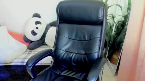 Snapshot of ivanna_essis chatting on October 18, 2:49 am ivanna_essis online show from October 18, 2:49 am