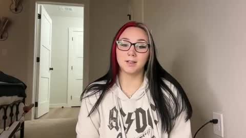 Snapshot of iveyjade33 chatting on October 3, 6:54 am ivey jade online show from October 3, 6:54 am