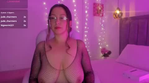 N A T H A L Y   online show from January 8, 4:51 am