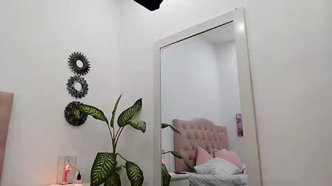 Snapshot of ivy_scorpio chatting on September 14, 9:38 pm ivy_scorpio online show from September 14, 9:38 pm