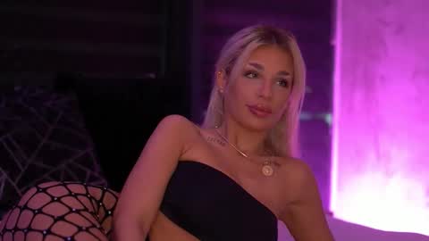 IvyRowa online show from November 14, 7:27 pm