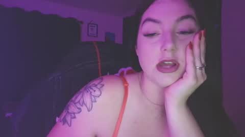 Snapshot of ivyy_sinss chatting on October 22, 12:47 am Amiee online show from October 22, 12:47 am
