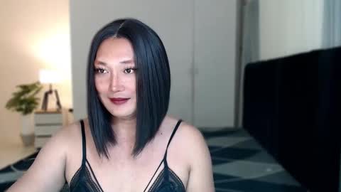 iya_hermosa online show from January 14, 12:35 pm