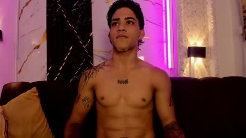 izaack online show from April 23, 12:29 pm