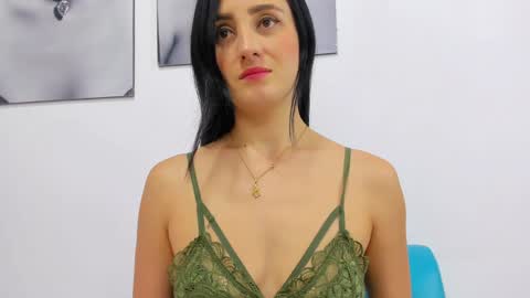 Izzy online show from February 1, 1:20 pm