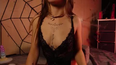 Izzy Inked online show from October 13, 11:01 am