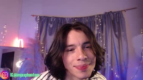 Hey im Jaxxxon check my info     online show from September 19, 2:27 am