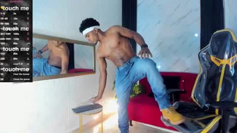 Snapshot of jack_muscles69_ chatting on February 22, 7:25 pm Jack online show from February 22, 7:25 pm