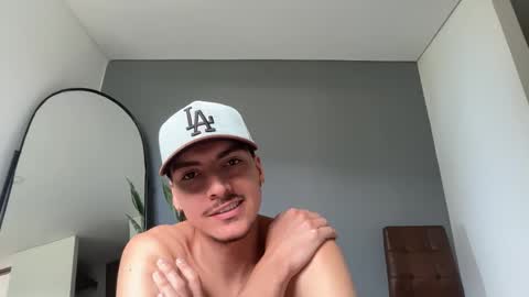 INDEPENDENT MODEL online show from October 21, 4:43 pm