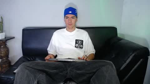 INDEPENDENT MODEL online show from January 8, 12:15 pm