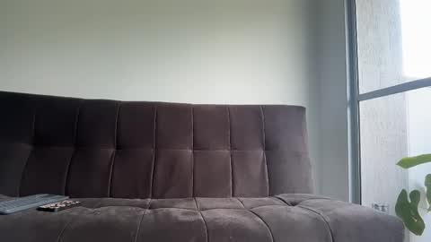 INDEPENDENT MODEL online show from October 18, 3:05 pm