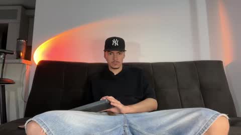 INDEPENDENT MODEL online show from September 10, 3:07 am