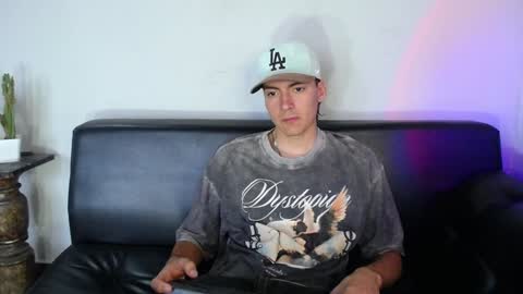 INDEPENDENT MODEL online show from January 17, 3:00 pm