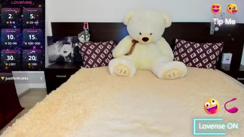 sallyevans online show from April 17, 4:37 am