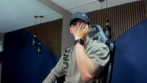 Snapshot of jacksonolsenn chatting on January 24, 6:04 pm Jackson Olsen online show from January 24, 6:04 pm