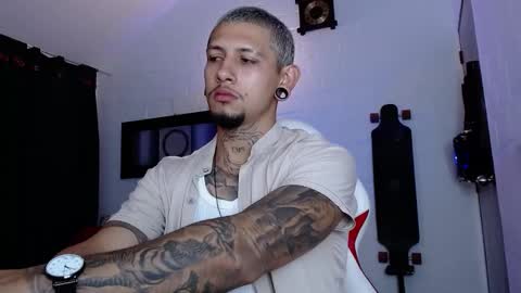 Michael Caicedo online show from February 15, 3:52 am