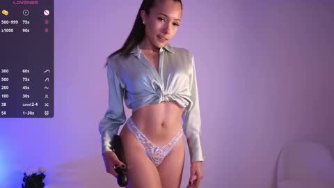 Jade Paris online show from October 2, 1:21 pm