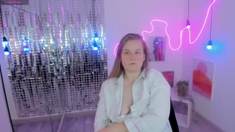 Jade online show from February 8, 11:45 pm