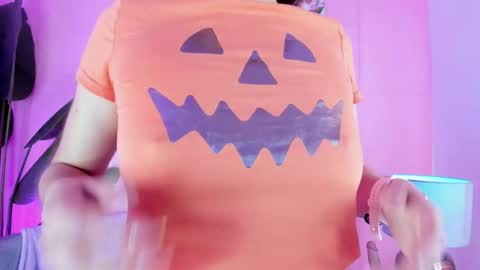 jade white  online show from October 1, 12:59 pm